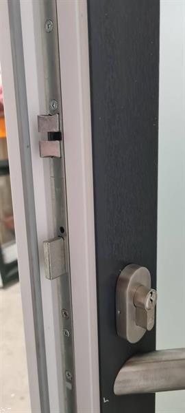 Grote foto deuren voordeuren op voorraad voordeur doe het zelf en verbouw deuren en horren