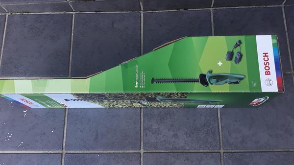 Grote foto nieuwe bosch heggenschaar op batterij tuin en terras heggenschaar