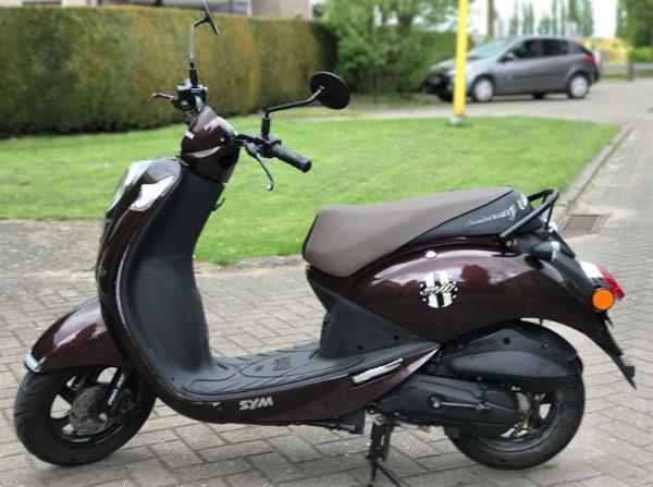 Grote foto sym mio anniversary edition 50cc fietsen en brommers sym