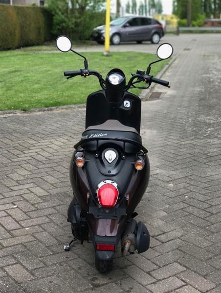 Grote foto sym mio anniversary edition 50cc fietsen en brommers sym