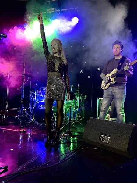 Grote foto cover party band marconi sound machine diensten en vakmensen entertainment