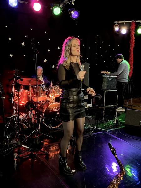 Grote foto cover party band marconi sound machine diensten en vakmensen entertainment