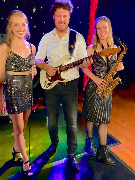 Grote foto cover party band marconi sound machine diensten en vakmensen entertainment