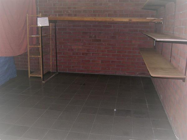 Grote foto te huur opslagruimte voor stockeren van goederen. huizen en kamers overige te huur