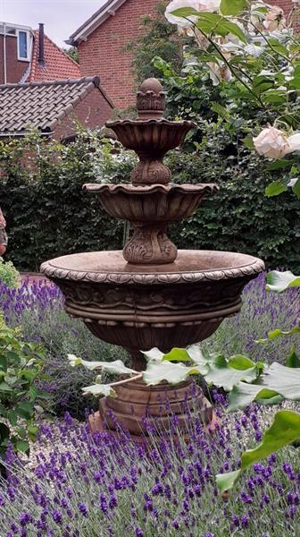 Grote foto oud roest look renaissance fontein tuin en terras fonteinen en waterpartijen