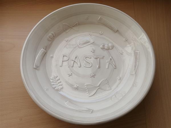 Grote foto mooie grote pasta kom in aardewerk nieuw huis en inrichting keukenbenodigdheden