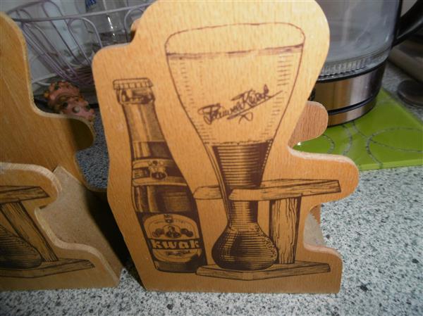 Grote foto viltjeshouder kwak bier in hout verzamelen merken en reclame