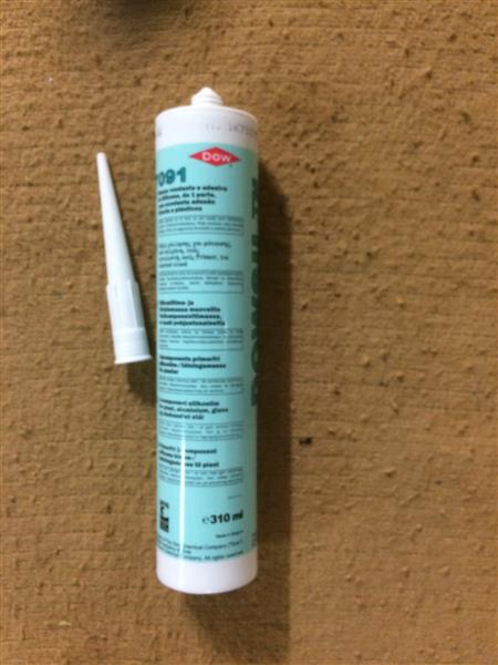 Grote foto dowsel 7091 siliconenlijm zwart voor kunststof doe het zelf en verbouw isolatie en afdichting