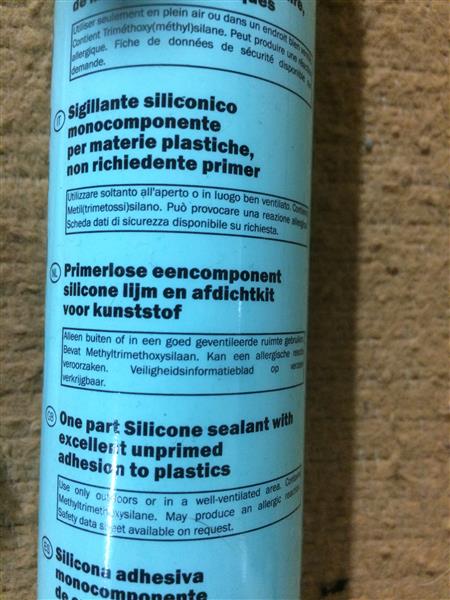 Grote foto dowsel 7091 siliconenlijm zwart voor kunststof doe het zelf en verbouw isolatie en afdichting