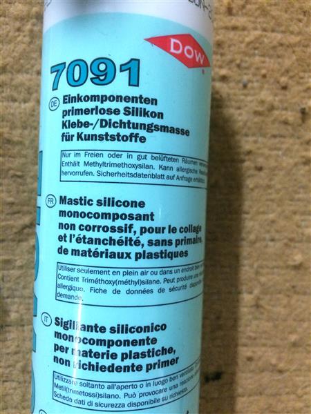 Grote foto dowsel 7091 siliconenlijm zwart voor kunststof doe het zelf en verbouw isolatie en afdichting