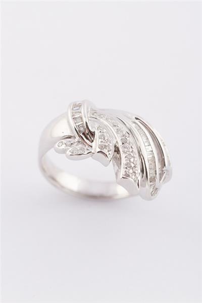 Grote foto wit gouden ring met baguette geslepen diamanten en rond gesl kleding dames sieraden