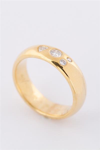 Grote foto gouden ring met een hart briljant en 4 briljanten kleding dames sieraden