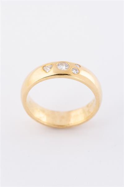 Grote foto gouden ring met een hart briljant en 4 briljanten kleding dames sieraden
