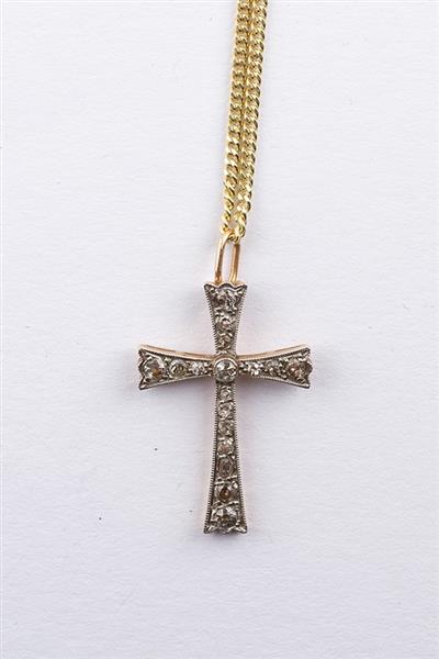Grote foto antiek gouden kruis met oud slijpsel briljant aan gouden col kleding dames sieraden