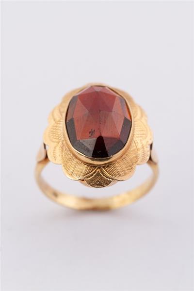 Grote foto gouden ring met granaat kleding dames sieraden