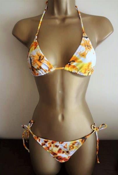 Grote foto bikini met warme gele bruine en oranje print kleding dames badmode en zwemkleding