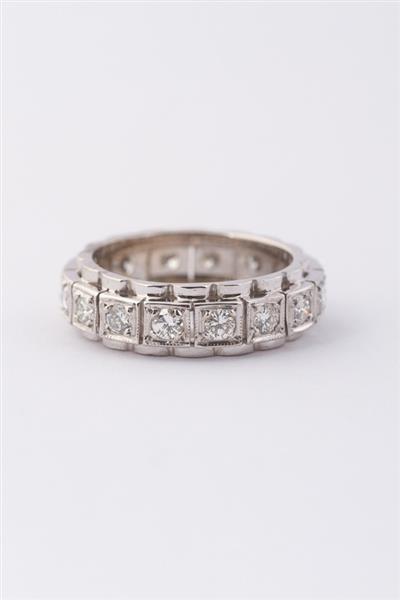 Grote foto wit gouden alliance ring met 16 briljanten. totaal ca. 0.80 kleding dames sieraden