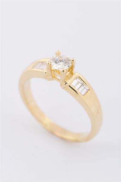 Grote foto gouden rij ring met een briljant en baguette geslepen diaman kleding dames sieraden