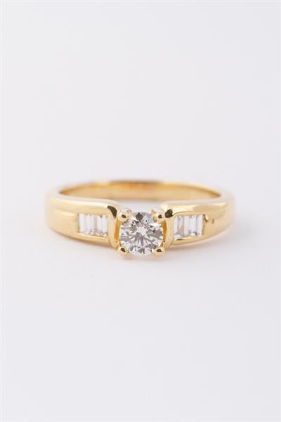 Grote foto gouden rij ring met een briljant en baguette geslepen diaman kleding dames sieraden