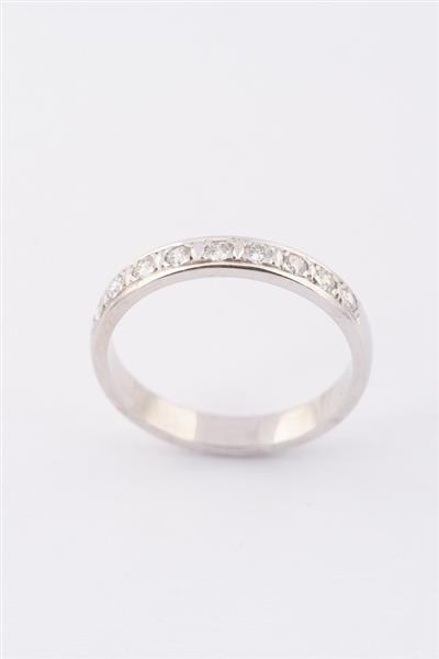 Grote foto wit gouden rij ring met 9 briljanten. ca. 0.18 ct. kleding dames sieraden