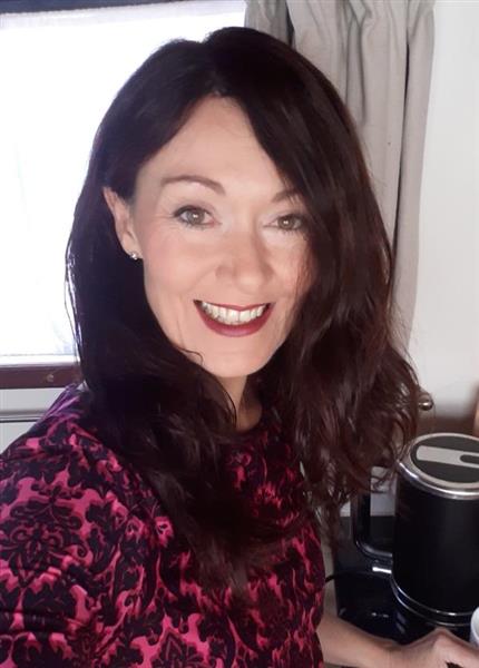 Grote foto sympathieke vrouw is wellicht opzoek naar jou. contacten en berichten vrouw zoekt man