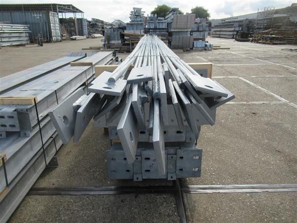 Grote foto gebruikte staalconstructie 16.00 x 30.00 meter zakelijke goederen bedrijfs onroerend goed