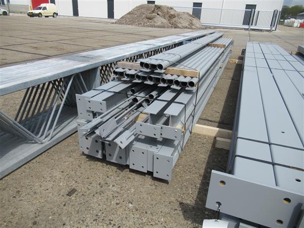 Grote foto gebruikte staalconstructie 12.20 x 50.00 meter zakelijke goederen bedrijfs onroerend goed