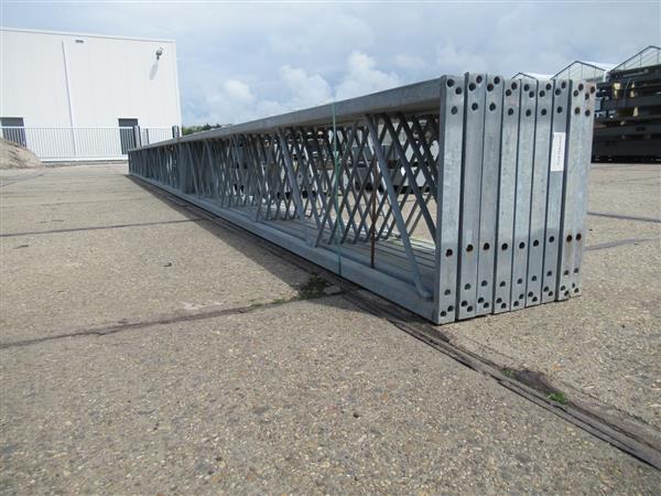 Grote foto gebruikte staalconstructie 12.20 x 50.00 meter zakelijke goederen bedrijfs onroerend goed