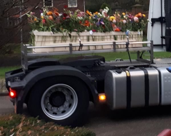 Grote foto bloemenband te huur om uitvaartkist op te fleuren zakelijke goederen overige zakelijke goederen