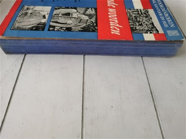 Grote foto prisma vreemde woorden boek uit 1956 boeken woordenboeken