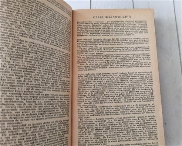 Grote foto prisma vreemde woorden boek uit 1956 boeken woordenboeken