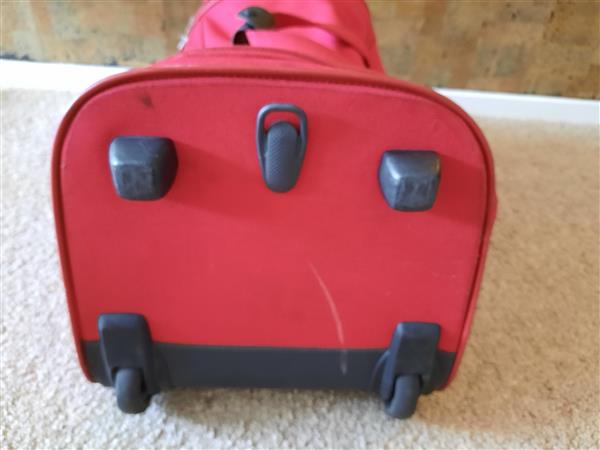 Grote foto rode reistas samsonite met wieltjes en handvat sieraden tassen en uiterlijk reistassen