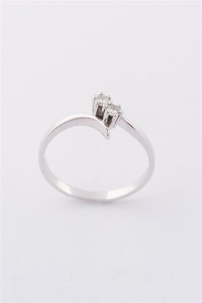 Grote foto wit gouden slag ring met 2 briljanten. totaal ca. o.12 ct. kleding dames sieraden