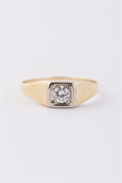 Grote foto gouden heren solitair ring met een briljant van ca. 0.25 ct. kleding dames sieraden