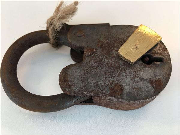 Grote foto oude kasteel hangslot handgemaakt hangslot poortslot old rust doe het zelf en verbouw materialen en producten