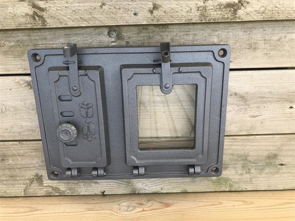 Grote foto ovendeur voor de kachel of oven ijzer glas. tuin en terras tuindecoratie