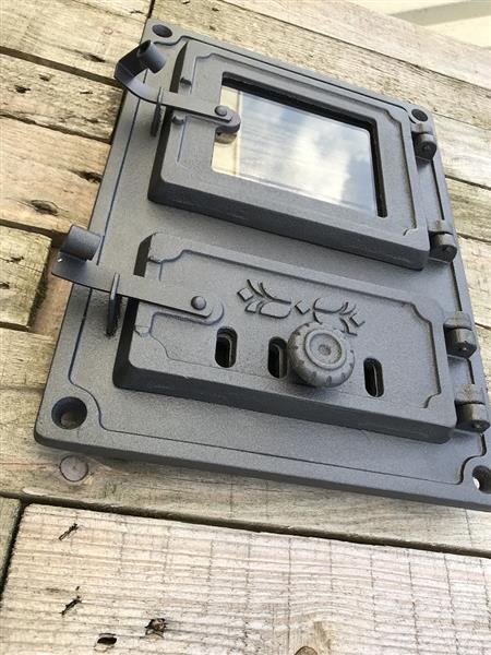 Grote foto ovendeur voor de kachel of oven ijzer glas. tuin en terras tuindecoratie