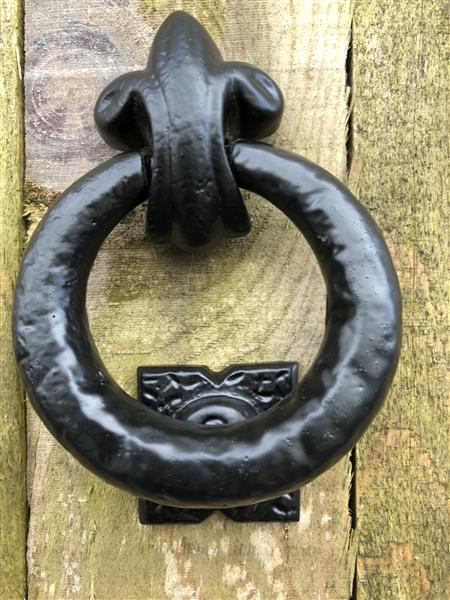 Grote foto deurklopper ijzer als antieke deurklopper rustiek zwart doe het zelf en verbouw materialen en producten