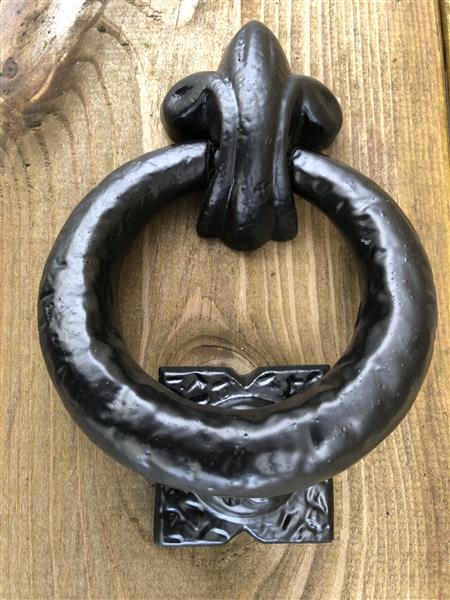 Grote foto deurklopper ijzer als antieke deurklopper rustiek zwart doe het zelf en verbouw materialen en producten