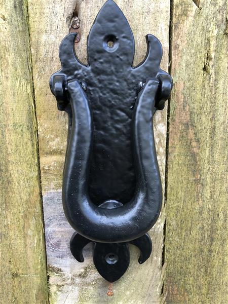 Grote foto deurklopper ijzer als antieke deurklopper scorpio rustiek zwart doe het zelf en verbouw materialen en producten