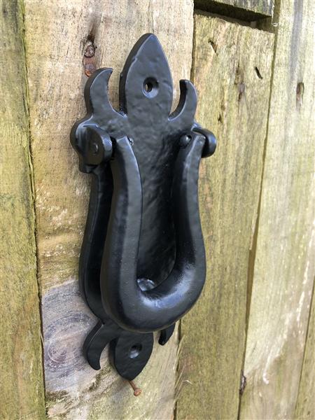 Grote foto deurklopper ijzer als antieke deurklopper scorpio rustiek zwart doe het zelf en verbouw materialen en producten