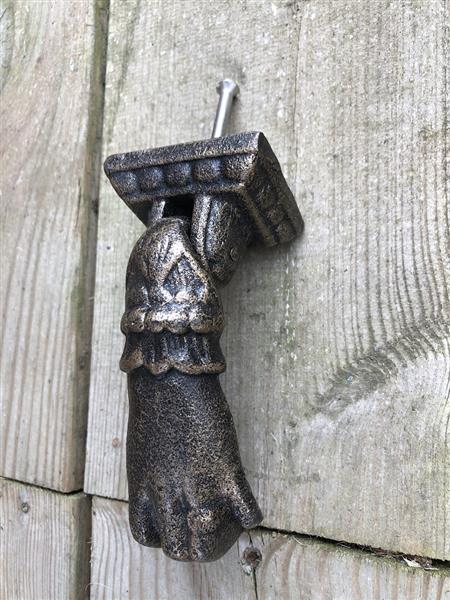 Grote foto bijzondere deurklopper als hand metaal bronslook doe het zelf en verbouw materialen en producten