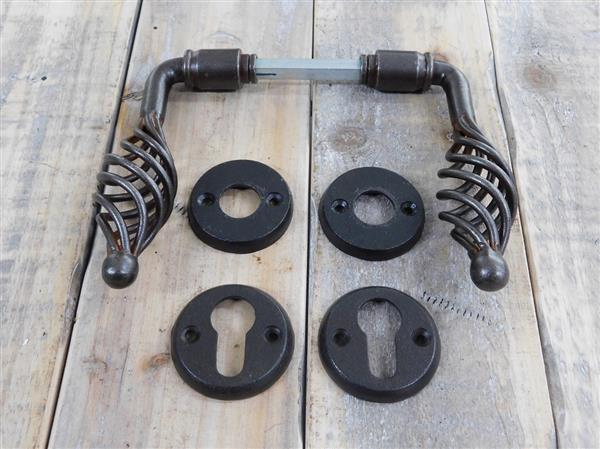 Grote foto set deurbeslag antiek ijzer 2 handgrepen 2 slot rozetten 2 klink rozetten pz voor cilindersl doe het zelf en verbouw materialen en producten