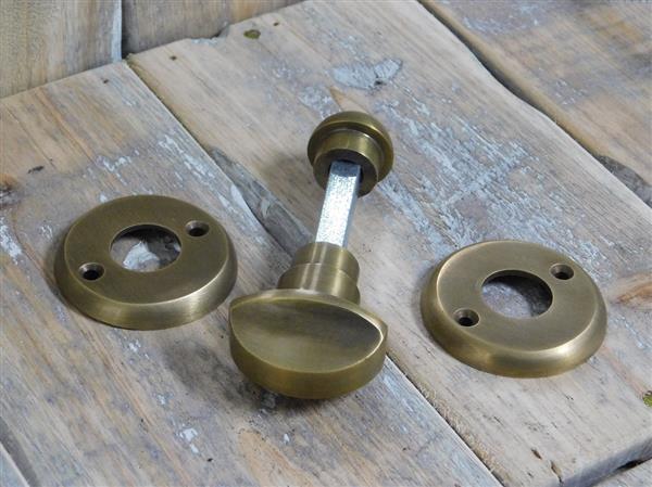 Grote foto toilet deurbeslag twist lock messing gepatineerd doe het zelf en verbouw materialen en producten