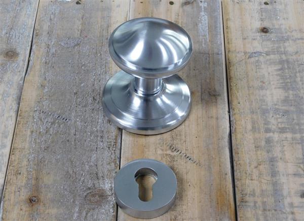 Grote foto deurknop met draaiknop rozet vaste niet draaibaar plus beveiliging rozet massief messing chro doe het zelf en verbouw materialen en producten