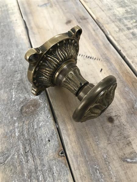 Grote foto smalle koperen knop deurknop voor de deur antieke met rozet oprichter tijd vast staande knop. doe het zelf en verbouw materialen en producten