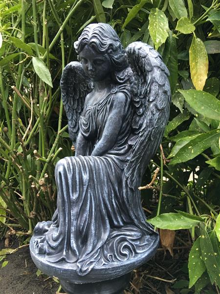 Grote foto mooie engel vol steen kleur donker een echte eye catcher tuin en terras tuindecoratie