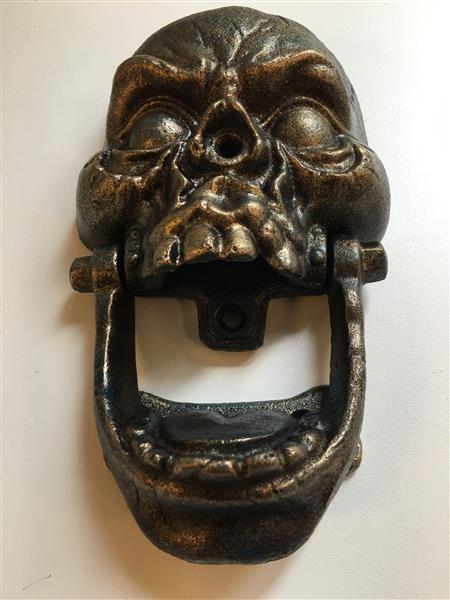 Grote foto gietijzeren bronskleurige schedel als deurklopper. doe het zelf en verbouw materialen en producten