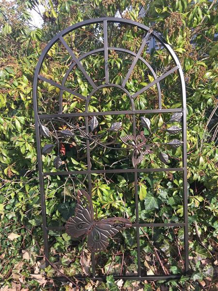 Grote foto vlinder venster model metal old brown rust tuin en terras tuindecoratie