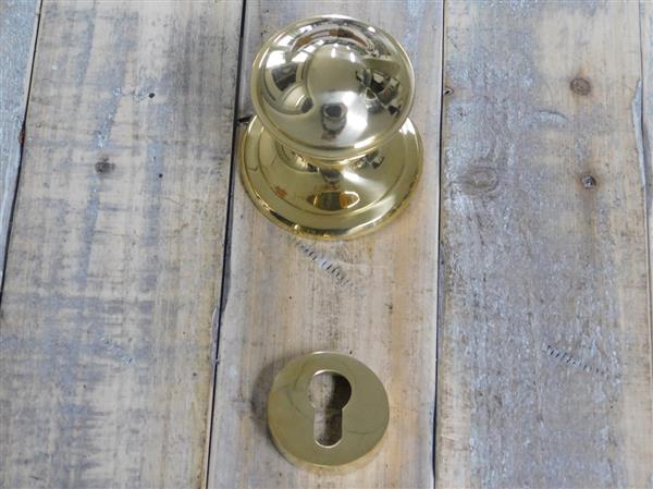 Grote foto deurknop messing met veiligheidsrozetten topkwaliteit in gepolijst messing. doe het zelf en verbouw materialen en producten